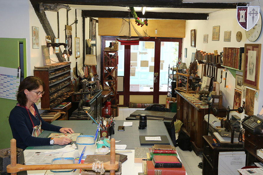 Vue de l'atelier de reliure à Bayonne, Pays Basque, Pyrénées Atlantiques